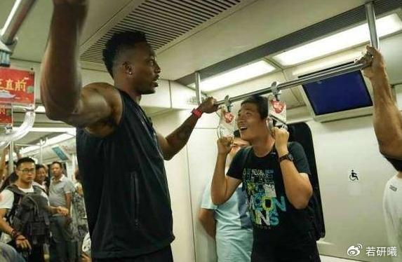 为何说普通人打不了NBA?看完这8张照片,你就有答案了|斯蒂芬·库里|奥尼尔|格里芬|凯文·杜兰特|金州勇士队_新浪体育_新浪新闻