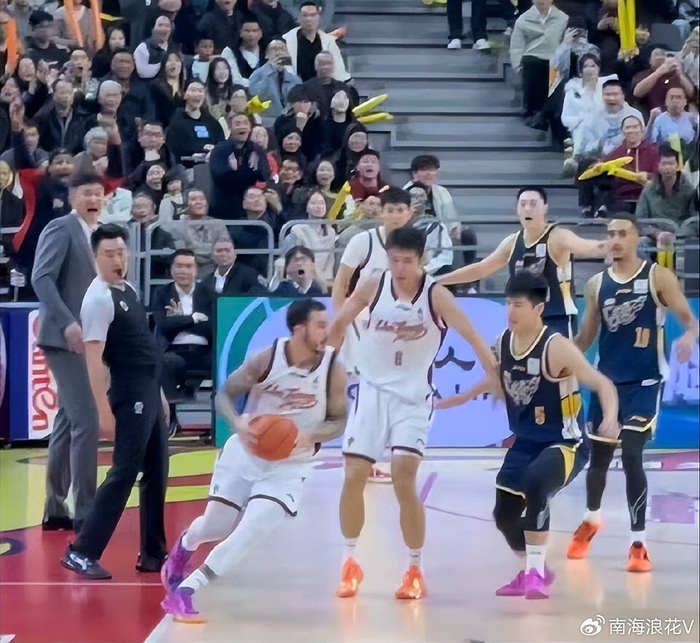冤枉!广东队遭2次致命误判,媒体人:约克踩线了,家政是鞋影在线上|陈家政|加时赛|绝杀|广东男篮|浙江男篮_新浪体育_新浪新闻