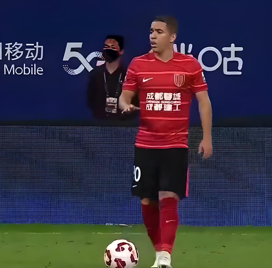 4-1！蓉城掀翻卫冕冠军登榜首，前国脚发挥失常，中超争冠白热化